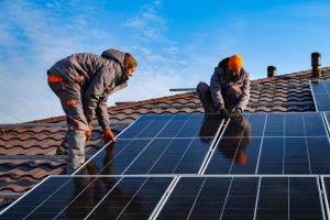 Zonnepanelen installeren door een bedrijf